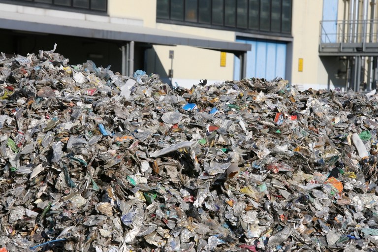 Deposito alluminio e  plastica